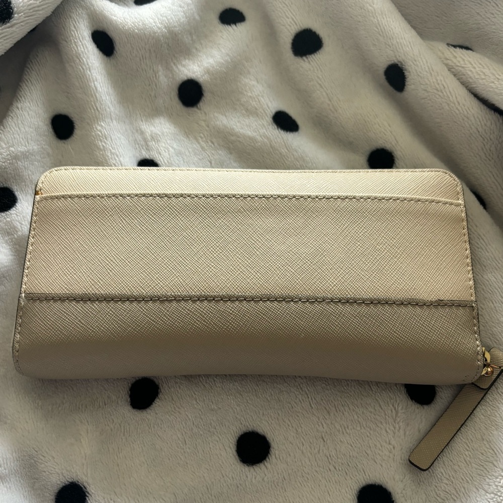 Kate Spade wallet - Picture 3 of 3